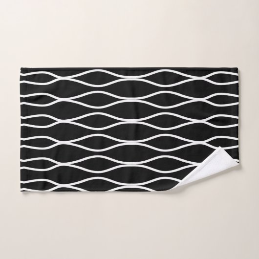 White Abstract Wavy Geometric Pattern op Black Bad Handdoek (Handdoek)