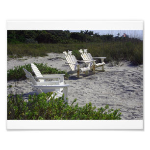 White Adirondack Chairs on Beach Foto Afdruk