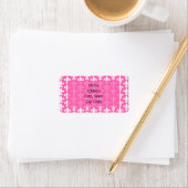 White and Hot Pink Fleur de Lis Pattern Etiket (Insitu)