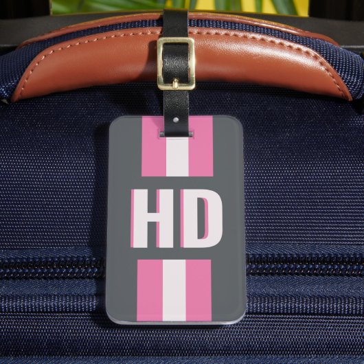 White and Pink striped Shadow Monogram bridesmaid Bagagelabel (Voorkant Insitu 2)