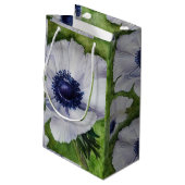 White Anemone Flower with Navy Blue Center Klein Cadeauzakje (Achterkant Gekanteld)