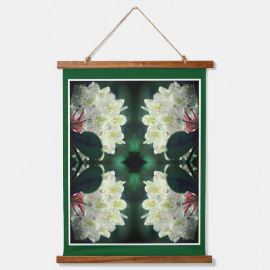 White Azalea Flower with Raindrops Abstract Hangend Wandkleed (Voorkant)