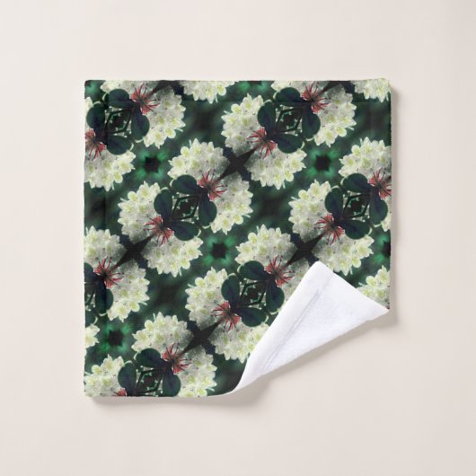 White Azalea Flower with Raindrops Pattern Bad Handdoek (Wasdoekje)