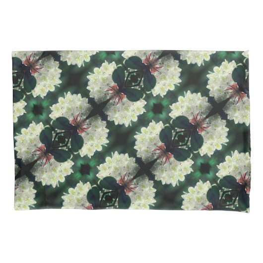 White Azalea Flower with Raindrops Pattern Kussensloop (Voorkant)