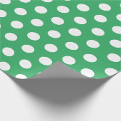 White & Barely Green Medium Polka Dot Kerstmis Cadeaupapier (Hoek)