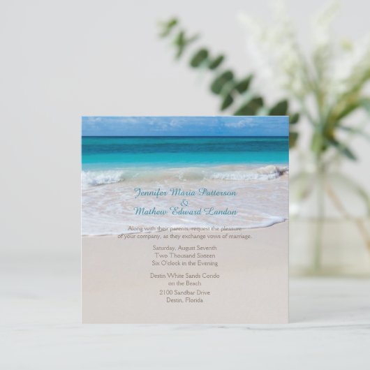 White Beach Wedding Invitation (Debout devant)