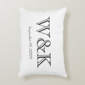 White & black monogram wedding keepsake accent kussen (Voorkant(Verticaal))