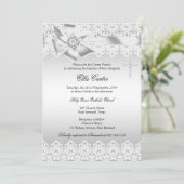 White bow & Lace Cross Baptism Uitnodiging (Staand voorkant)