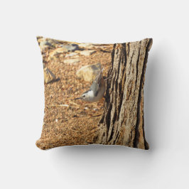 White-breasted Nuthatch Throw Pillow Kussen