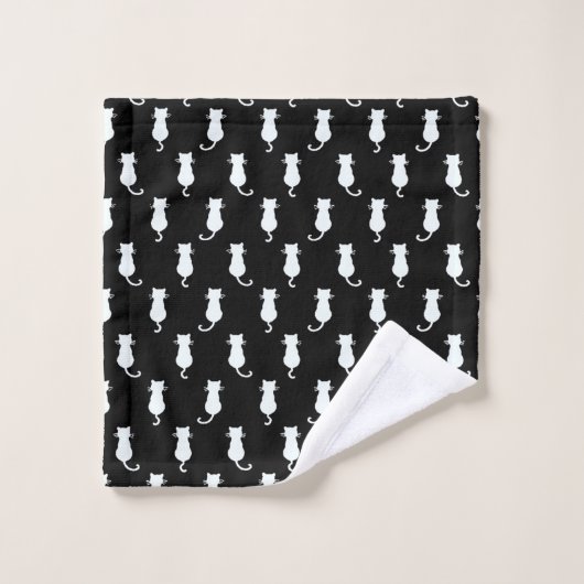 White Cat geïsoleerd op Black Polka Dot Pattern Bad Handdoek (Wasdoekje)