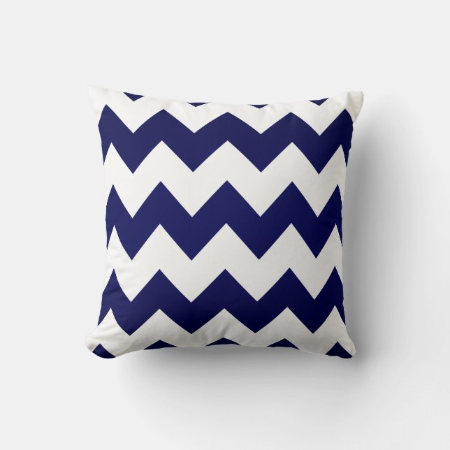 White Chevron Pattern op Navy Blue Kussen (Voorkant)