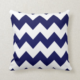White Chevron Pattern op Navy Blue Kussen