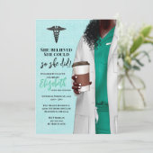 White Coat Médicale School Graduation Invitation (Debout devant)