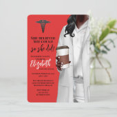 White Coat Médicale School Graduation Invitation (Debout devant)