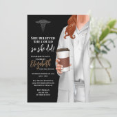 White Coat Médicale School Graduation Invitation (Debout devant)