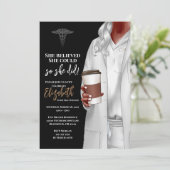 White Coat Médicale School Graduation Invitation (Debout devant)