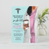 White Coat Médicale School Graduation Invitation (Debout devant)