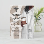 White Coat Médicale School Graduation Invitation (Debout devant)