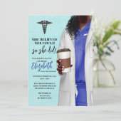 White Coat Médicale School Graduation Invitation (Debout devant)