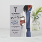 White Coat Médicale School Graduation Invitation (Debout devant)