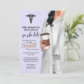 White Coat Médicale School Graduation Invitation (Debout devant)