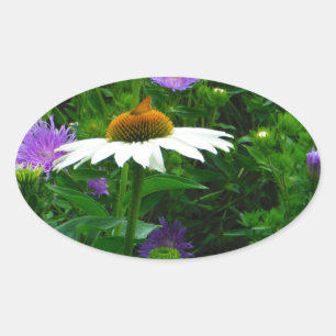 White Cone flower, paarse bloemen en moth Ovale Sticker