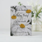 White Daisies Floral Birthday Party Kaart (Staand voorkant)