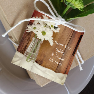 White Daisies in Milk Bottle Barn Wedding Bedankjes Labels