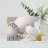 White Daisy Elegance Wedding RSVP Response Kaartje (Staand voorkant)