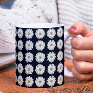 White Daisy Floral Pattern on Black Koffiemok