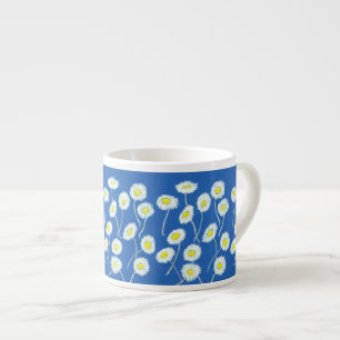 White Daisy Pattern op Bright Blue Espresso Kop
