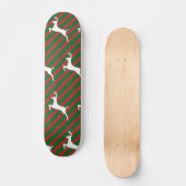 White deer Pattern (groen en rood) Skateboard (Voorkant)
