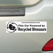 White Deze auto met gerecycleerde Dinosaurierstick Bumpersticker (Op auto)