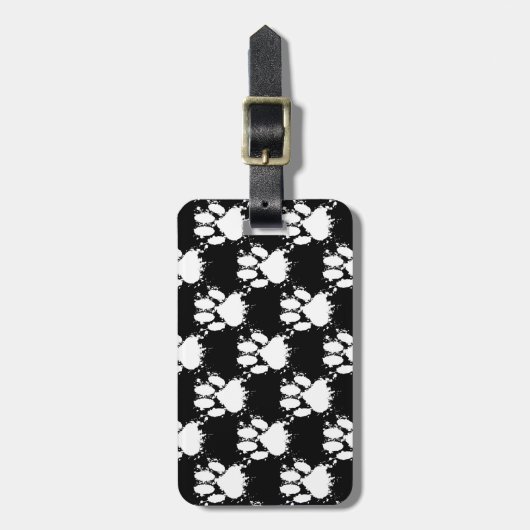 White Dog Paw Pattern met Paint Splatter Bagagelabel (Voorkant verticaal)