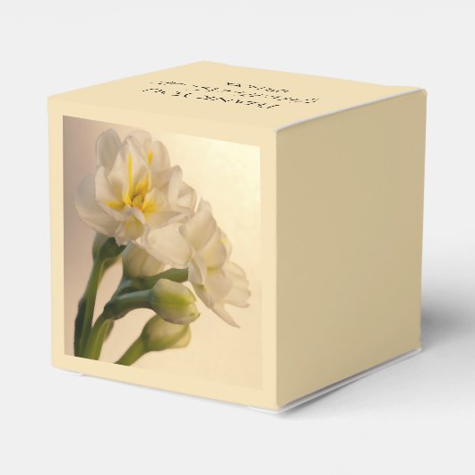 White Double Daffodils Spring Wedding Bedankdoosjes (Achterkant)