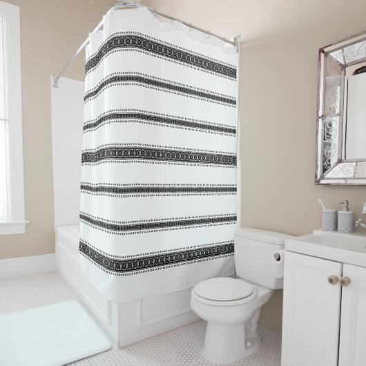 White en Black Modern Boho Bohemian Pattern Douchegordijn (In situ)
