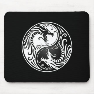 White en Black Yin Yang Dragons Muismat
