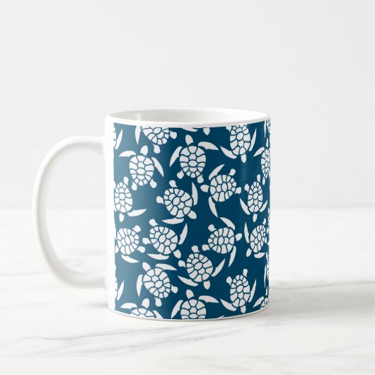 White en Blue Coastal Style Turtle Pattern Koffiemok (Links)