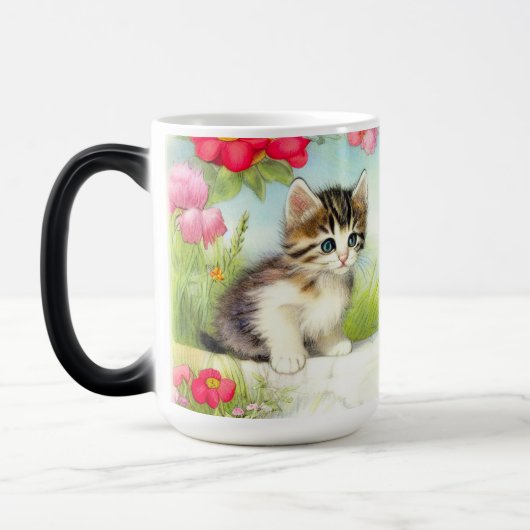 White en Brown Kitten met bloemen Magische Mok (Links)