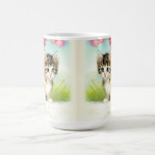 White en Brown Kitten met bloemen Magische Mok (Midden)