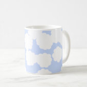 White en Sky Blue Clouds Pattern. Koffiemok (Voorkant rechts)
