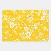 White Floral on Yellow Spring Background Inpakpapier Vel (Voorkant 3)