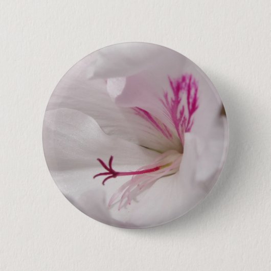 White Geranium Button Badge (Voorkant)