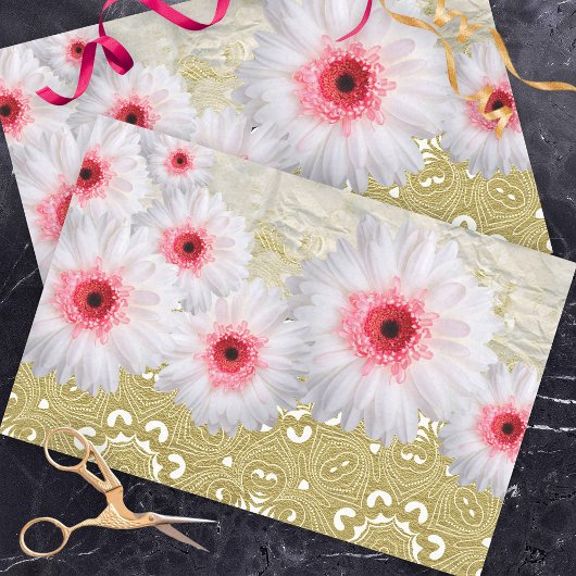 White Gerbera Flowers op Gold White Damask Pattern Tissuepapier