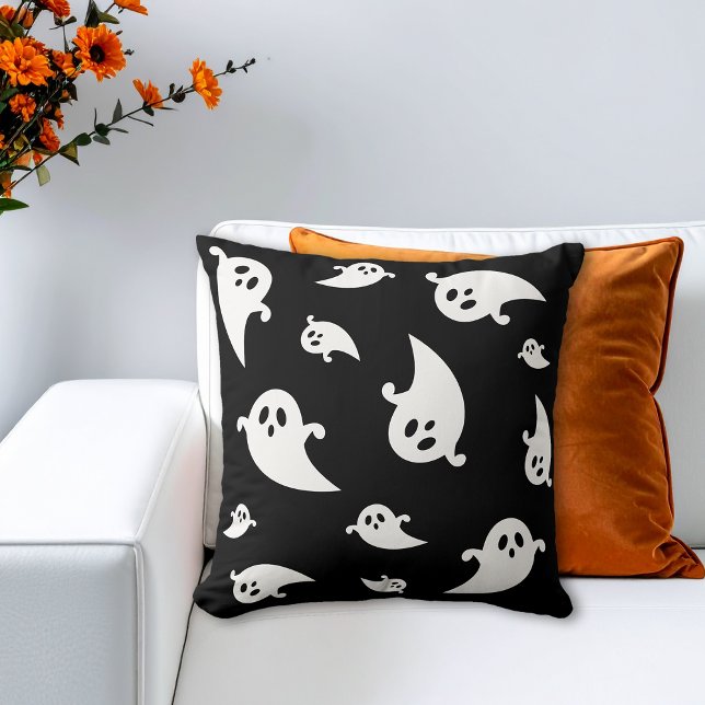 White Ghost Silhouetten op Black Spooky Halloween Kussen (Creator heeft geüpload)