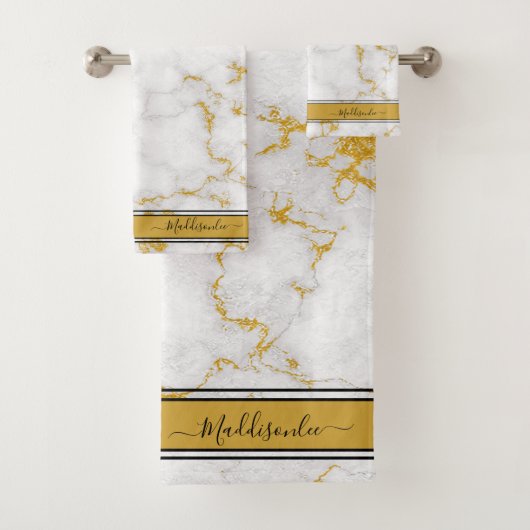 White Gold Grey Monogram Name Marble Custom Bad Handdoek (Insitu)