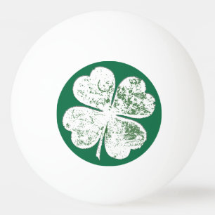 White Grungy four-Leaf Clover op Green Ground Pingpongballen