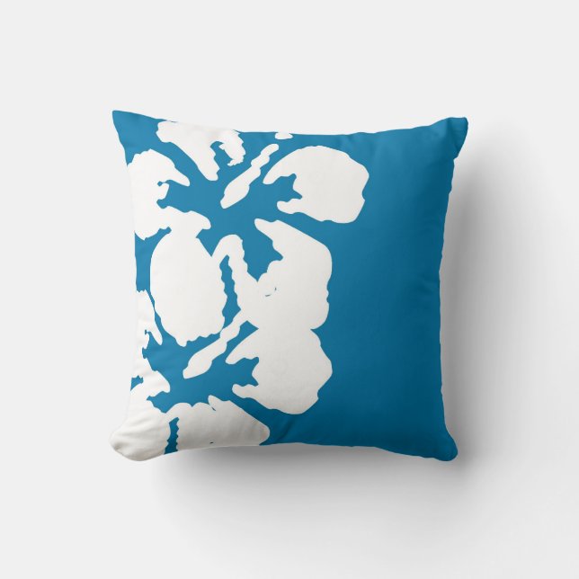 White Hibiscus Flowers Design on Blue Sierkussen (Voorkant)