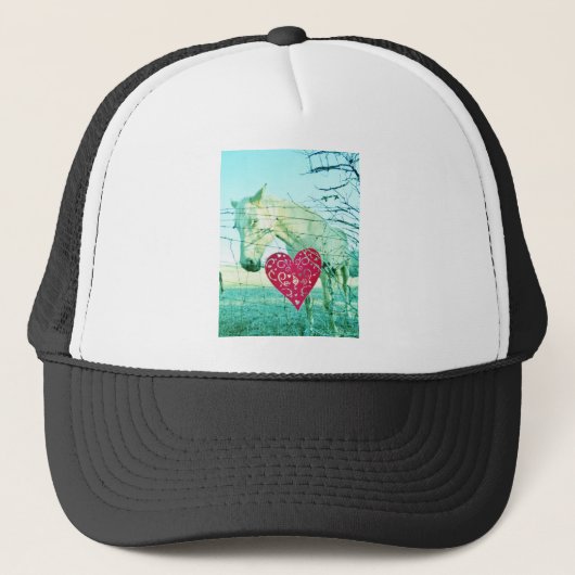 White Horse Red Heart Valentijn Trucker Pet (Voorkant)