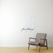 White Just Married Fabric Car Wedding Banner Sign Wandkleed (In situ)